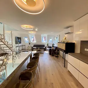 Apartment Ab - The Princess Castle Triplex, Ljubljana